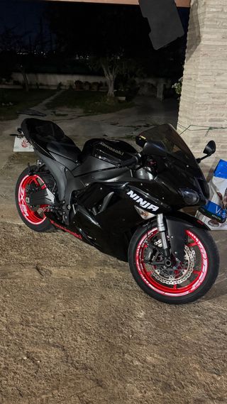 Kawasaki Ninja ZX-6R Negra