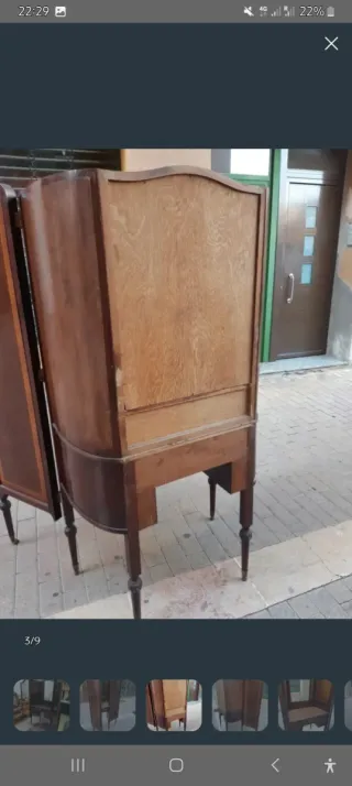 Tocador de madera con espejo