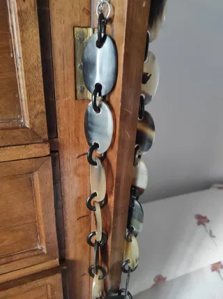 Collar ovalado de cuerno