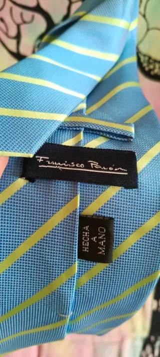 Lote de 5 corbatas (roja, azul, gris)