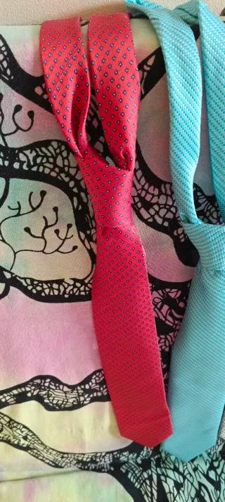 Lote de 5 corbatas (roja, azul, gris)