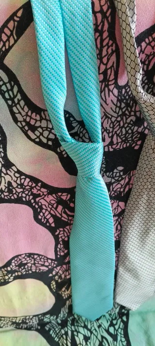 Lote de 5 corbatas (roja, azul, gris)