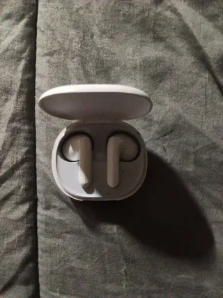 Cascos inalámbricos blancos