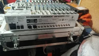 Mesa de mezclas Behringer UB1832FX-PRO