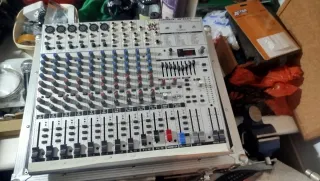 Mesa de mezclas Behringer UB1832FX-PRO