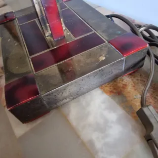 Lámpara de mesa estilo Lumica dorada y roja