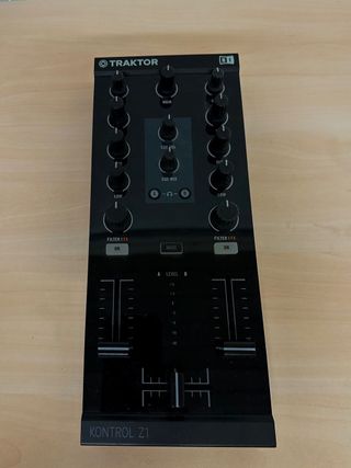 Native Instruments Traktor Kontrol Z1