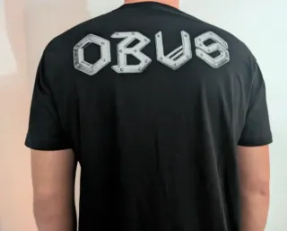 CAMISETA NEGRA - OBUS - TALLA L y más...