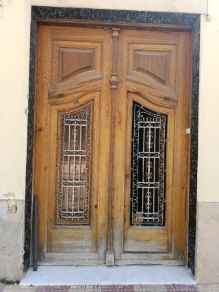 Puerta entrada madera