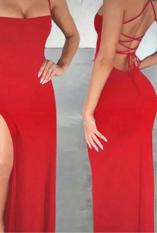 Vestido rojo cruzado con tirantes