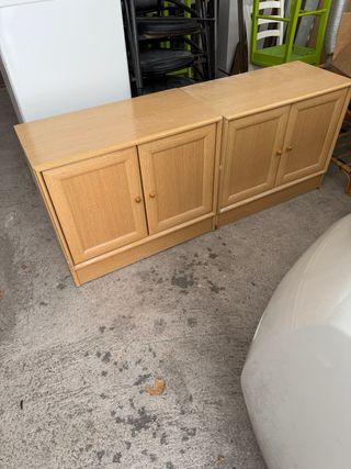 Mesa centro bambú y cristal y muebles bajo en pino