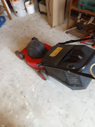 Cortacésped Raser rojo