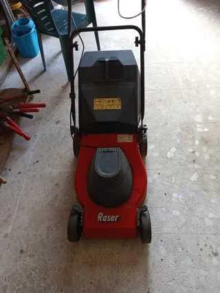 Cortacésped Raser rojo