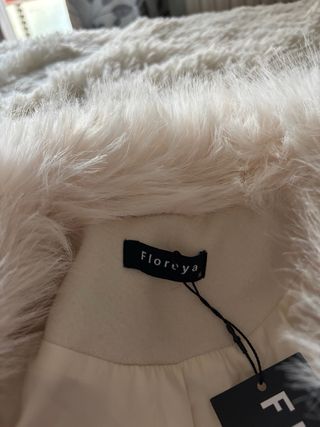 Cappotto beige con pelliccia