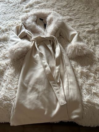 Cappotto beige con pelliccia