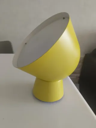 Lámpara amarilla Ikea