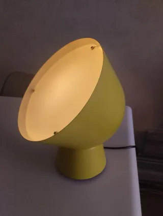 Lámpara amarilla Ikea