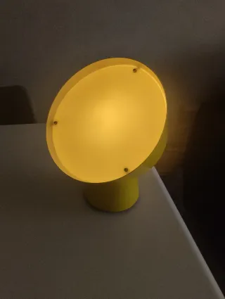 Lámpara amarilla Ikea