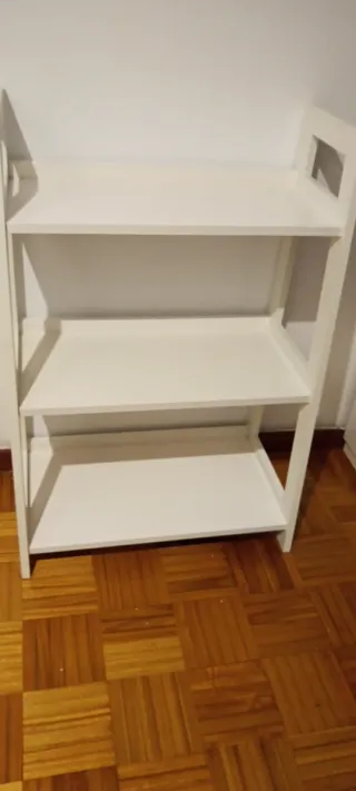 Estantería blanca de madera