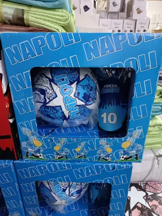 Pallone e guanti Napoli