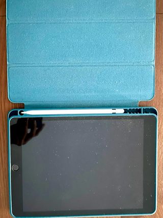 Apple Modelo A2602 64 GB gris espacial