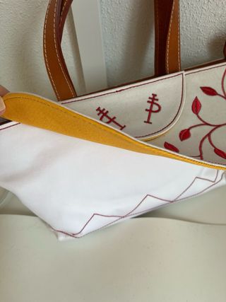 Bolso de mano bordado