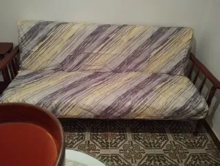 Sofá cama tela y madera