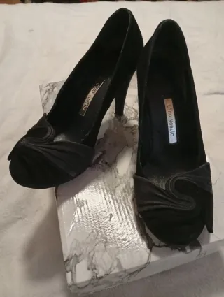 Zapatos de tacón negros Gino Vaello