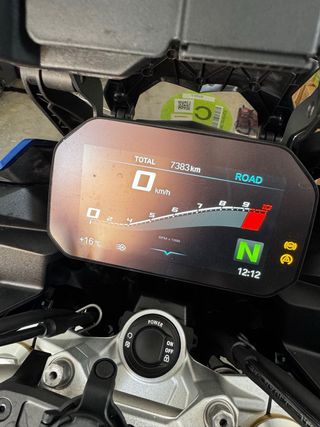 BMW F900XR 12/2024 - Como Nueva