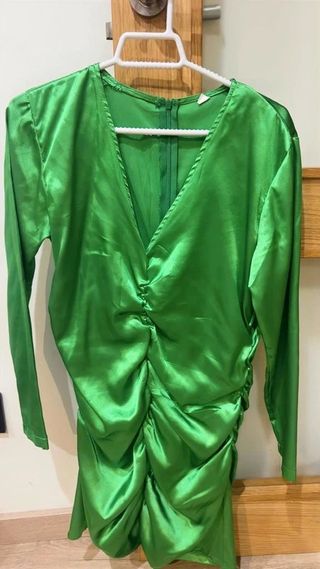 Vestido verde V drapeado