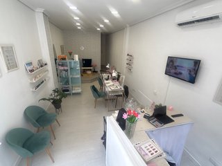 Traspaso Negocio Uñas y Estética con licencia.