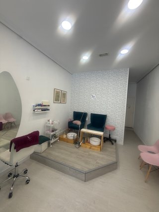 Traspaso Negocio Uñas y Estética con licencia.