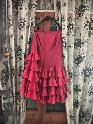 Falda flamenca roja con volantes