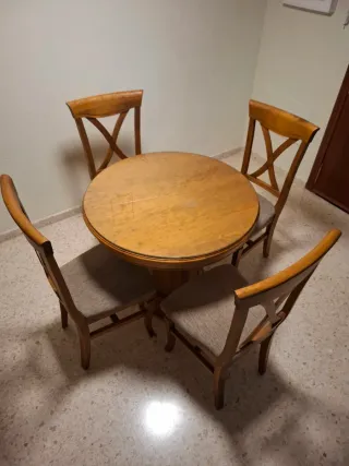 Mesa de comedor redonda y 4 sillas