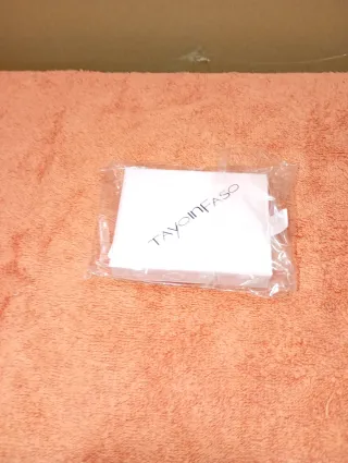 Pendientes ovalados dorados con piedra amarilla