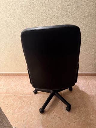 Silla de oficina negra