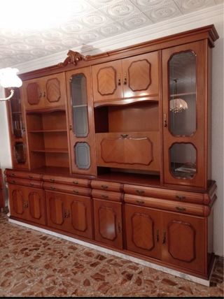 Mueble de comedor madera y cristal