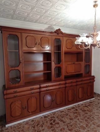 Mueble de comedor madera y cristal