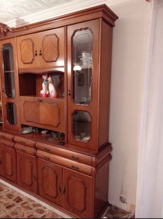 Mueble de comedor madera y cristal