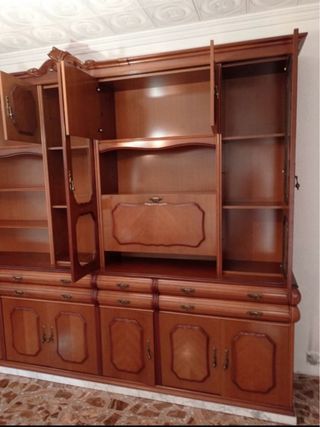 Mueble de comedor madera y cristal