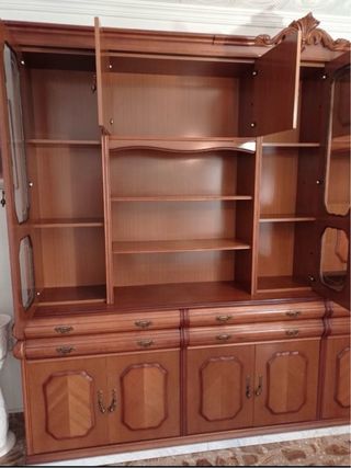 Mueble de comedor madera y cristal