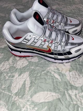 Nike P-6000 Plata/Rojo Talla 42