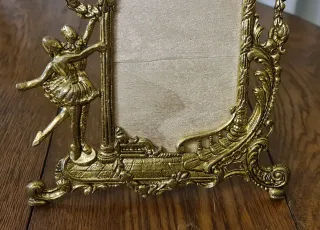 fiabesca cornice con aquile ballerine e scalinata