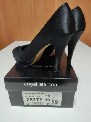 Zapatos de tacón negros peep toe Ángel Alarcón