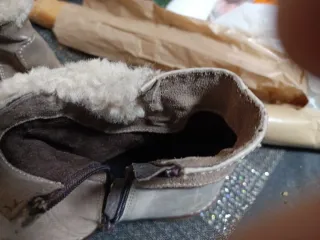 Botas de tacón beige y marrón