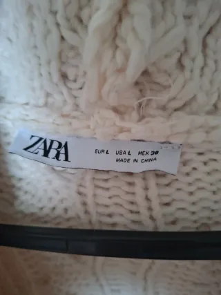 Abrigo largo Zara tejido con capucha