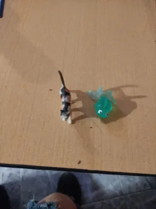 Pack 2 figuras animales: gato y pez