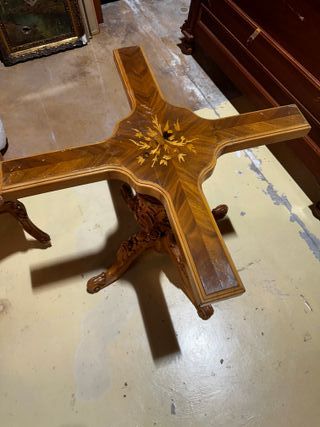 Mesa cristal nogal tallada