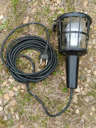 Lámpara portátil con cable y enchufe