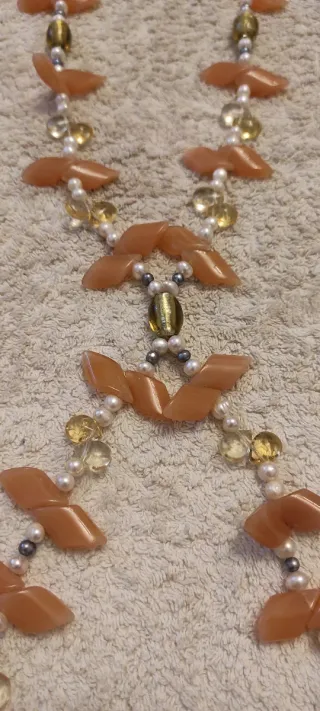 Collar largo perlas río, dorado y ámbar